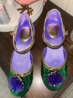 NWOT Girls Disney Ariel Dress up shoes. Size 13.